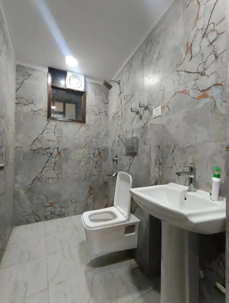 Bathroom, chattarpur 3 Bedroom 1200 Sq.Ft. Builder Floor In Chattarpur Delhi 9418976
