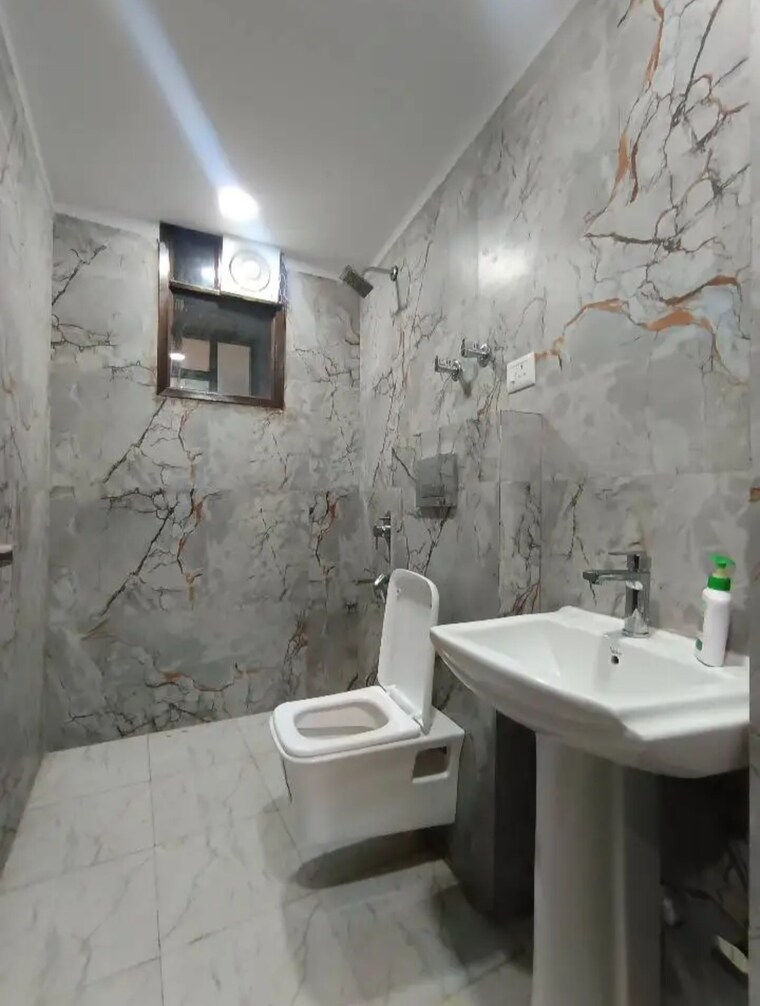 Bathroom, chattarpur 3 Bedroom 1200 Sq.Ft. Builder Floor In Chattarpur Delhi 9418976