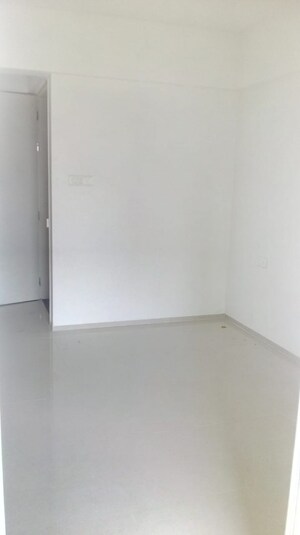 Room in 2 BHK Apartment at Shreyas Palladium Grand, Dhanori – for Rent