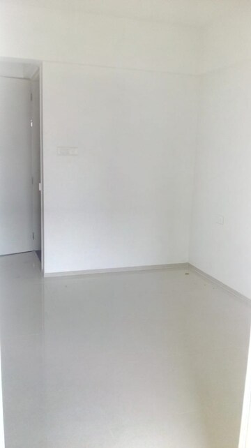 Room in 2 BHK Apartment at Shreyas Palladium Grand, Dhanori – for Rent