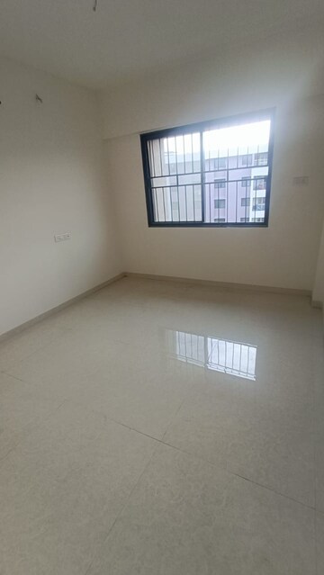 Room in 2.5 BHK Apartment at Kohinoor Viva City, Dhanori – for Rent