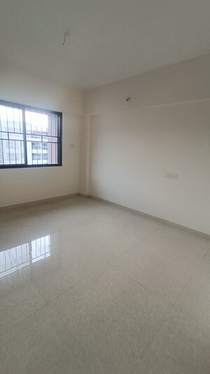 Room in 2.5 BHK Apartment at Kohinoor Viva City, Dhanori – for Rent