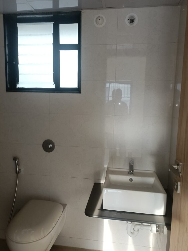 Bathroom, kohinoor-viva-city 2.5 Bedroom 1250 Sq.Ft. Apartment In Dhanori Pune 9418992