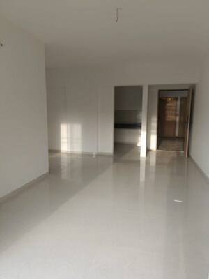 Room in 2.5 BHK Apartment at Kohinoor Viva City, Dhanori – for Rent