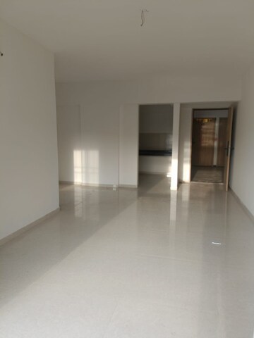 Room in 2.5 BHK Apartment at Kohinoor Viva City, Dhanori – for Rent