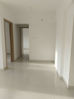 Room in 2.5 BHK Apartment at Kohinoor Viva City, Dhanori – for Rent