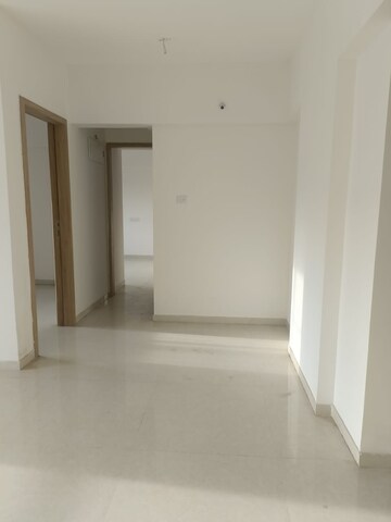 Room in 2.5 BHK Apartment at Kohinoor Viva City, Dhanori – for Rent