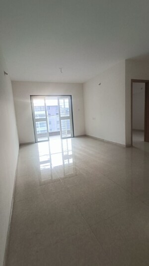 Room in 2.5 BHK Apartment at Kohinoor Viva City, Dhanori – for Rent