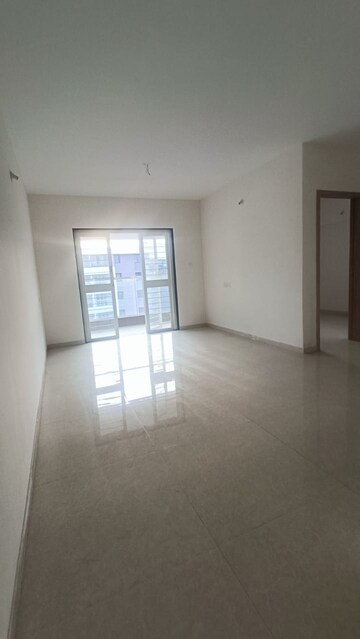 Room in 2.5 BHK Apartment at Kohinoor Viva City, Dhanori – for Rent