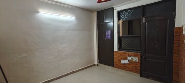 Room in 2 BHK Builder Floor at Mayur Vihar Phase 1 – for Rent