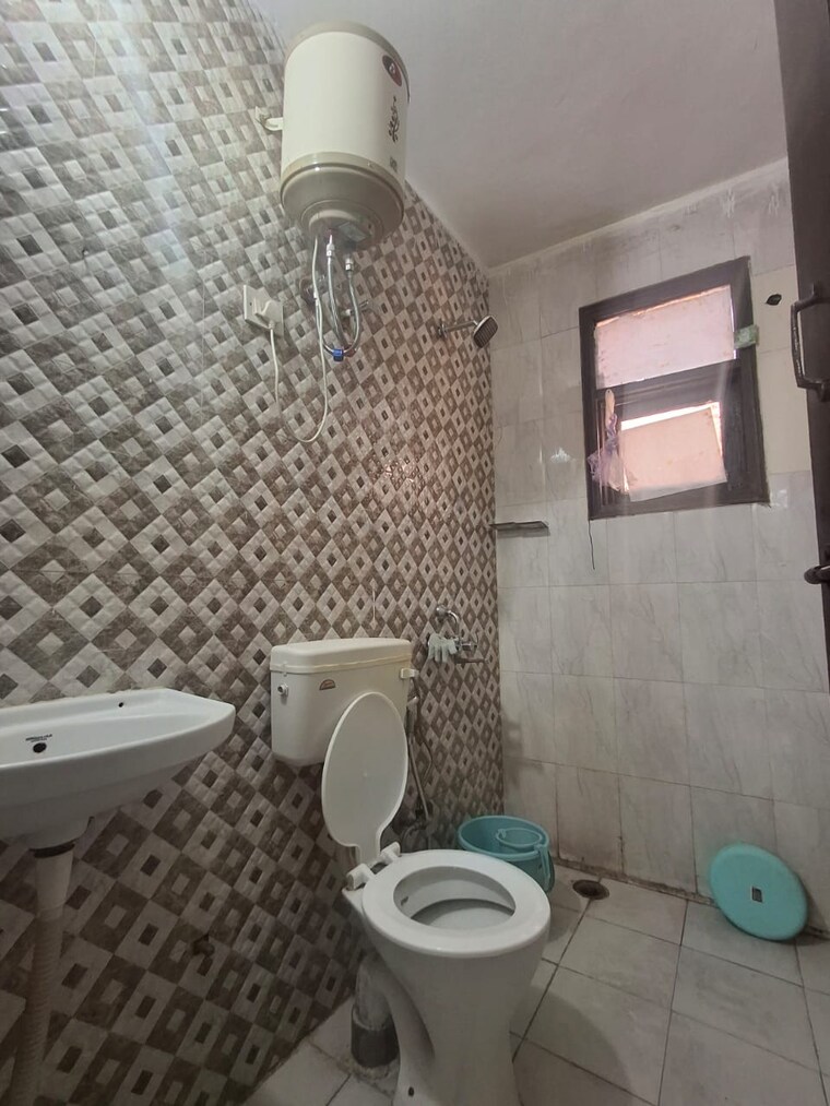 Bathroom, neb sarai 2 Bedroom 900 Sq.Ft. Builder Floor In Neb Sarai Delhi 9419011