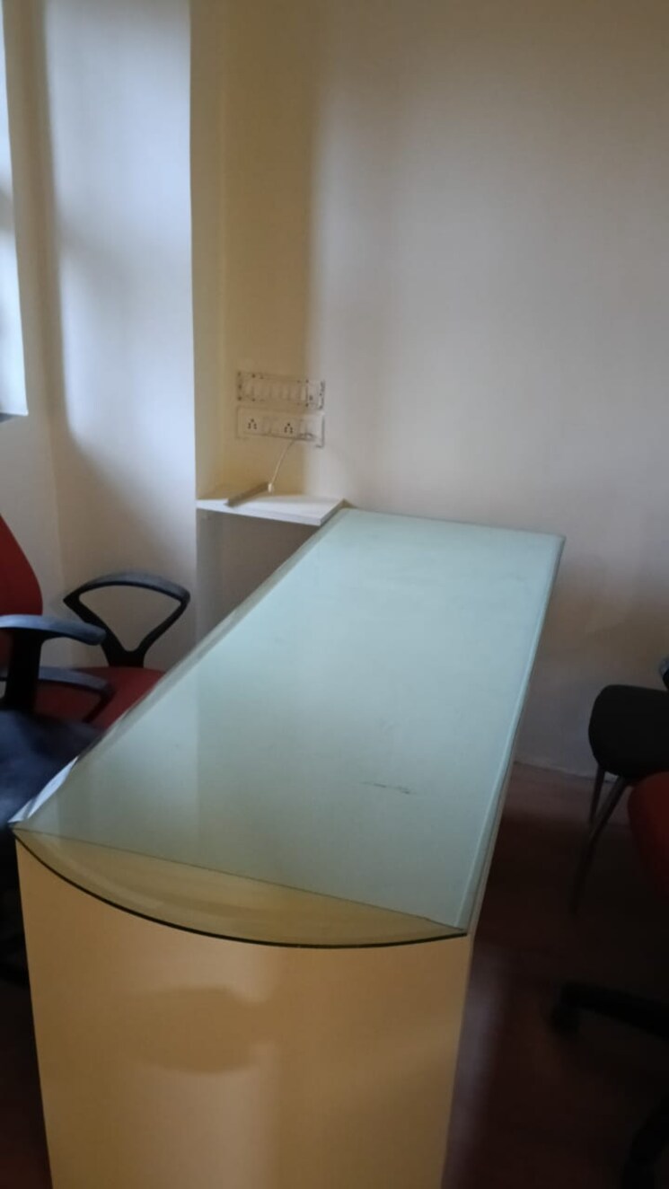 Room, creative-industrial-estate Commercial Office Space 700 Sq.Ft. In Worli Mumbai 9419033