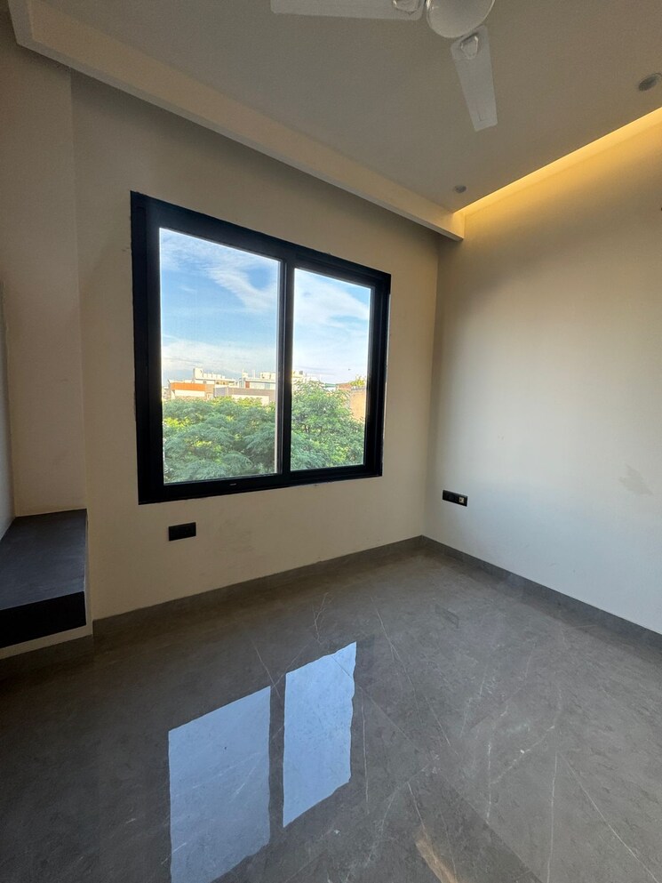 Room, anuradha-apartments-cghs 3 Bedroom 1300 Sq.Ft. Apartment In Paschim Vihar Delhi 9419041