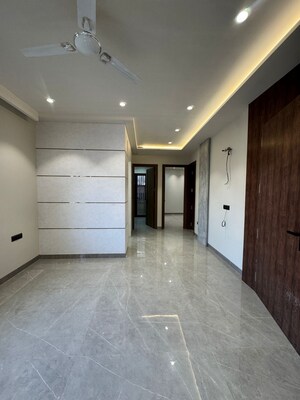 Room in 3 BHK Apartment at Anuradha Apartments CGHS, Paschim Vihar – for Rent