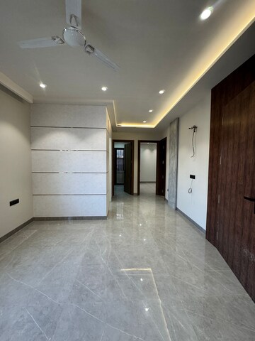 Room in 3 BHK Apartment at Anuradha Apartments CGHS, Paschim Vihar – for Rent