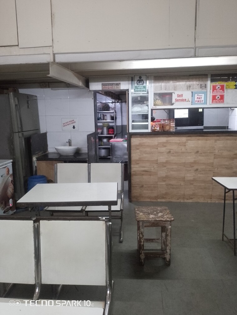 Team Area, union-park-khar-west Commercial Showroom 1600 Sq.Ft. In Khar West Mumbai 9419049