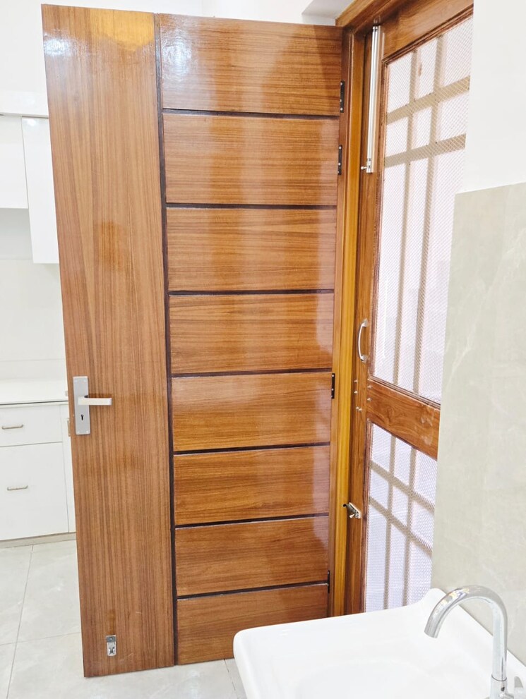 undefined, defence colony 1 Bedroom 217 Sq.Yd. Builder Floor In Defence Colony Delhi 9419060