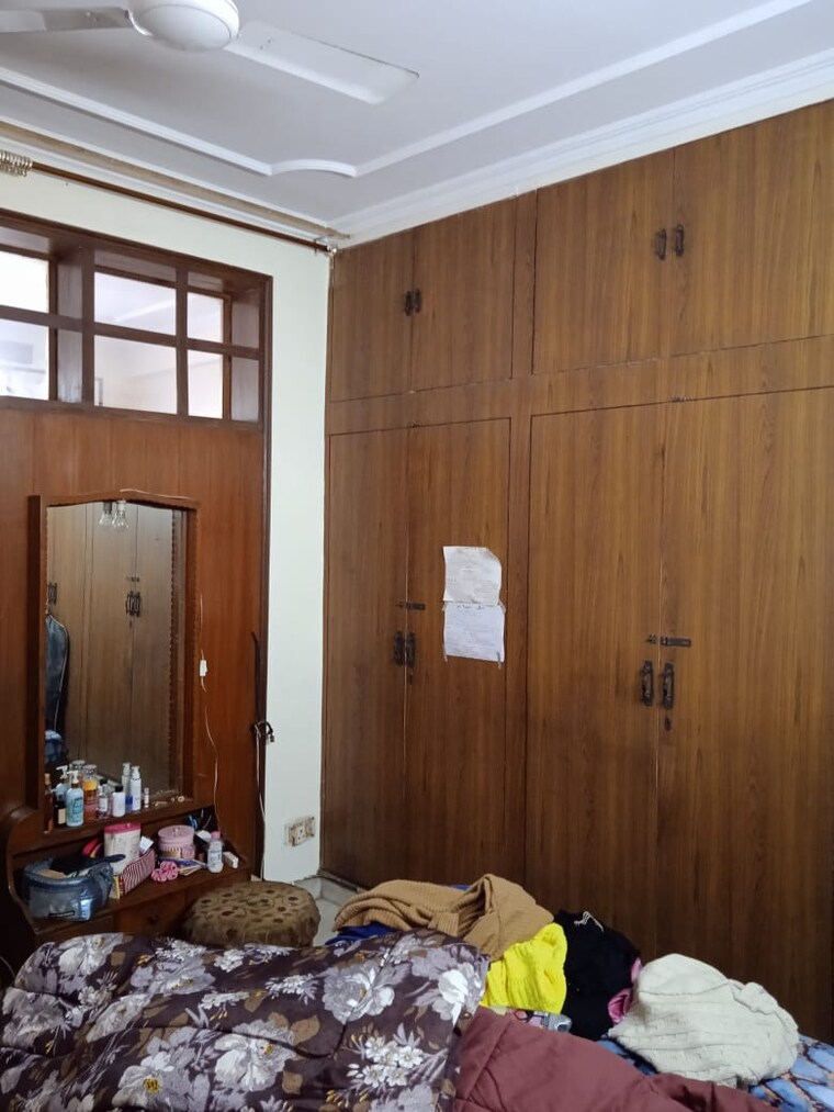 Bedroom, defence colony 3 Bedroom 217 Sq.Yd. Builder Floor In Defence Colony Delhi 9419074