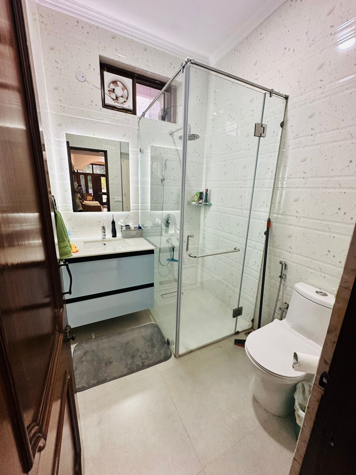 1.5 BHK + Pooja Room Builder Floor For Rent in RWA Apartments Sector 12