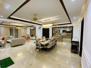 Parking in 3 BHK Builder Floor at Defence Colony – for Rent