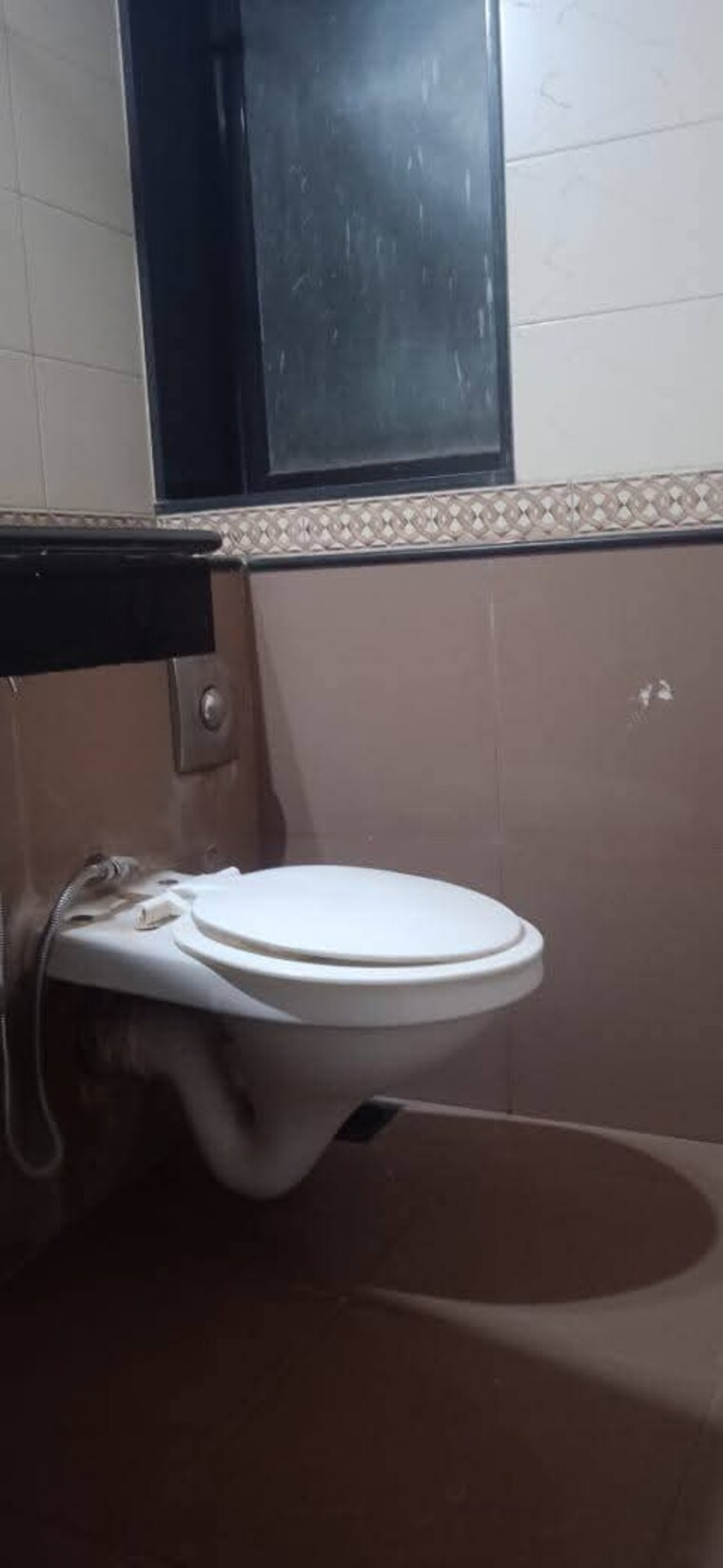 Bathroom, sangam-chs 3 Bedroom 1600 Sq.Ft. Apartment In Goregaon East Mumbai 9419084