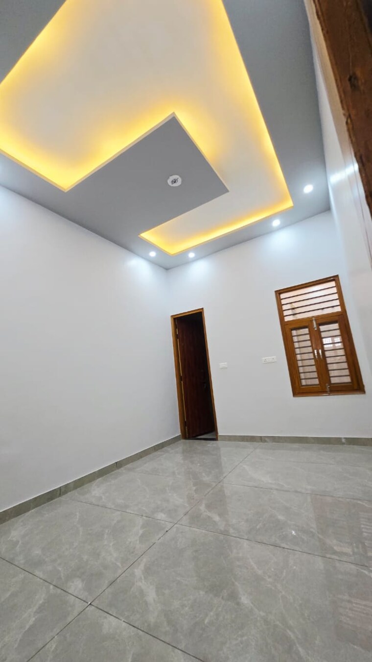 Room, defence colony 3 Bedroom 400 Sq.Yd. Builder Floor In Defence Colony Delhi 9419094