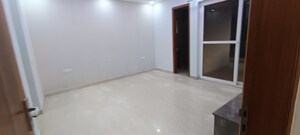 Room in 4 BHK Builder Floor at South City 1 – for Rent