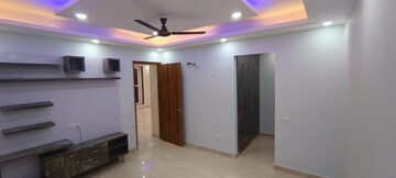 Room in 4 BHK Builder Floor at South City 1 – for Rent
