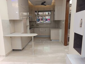 Room in 4 BHK Builder Floor at South City 1 – for Rent