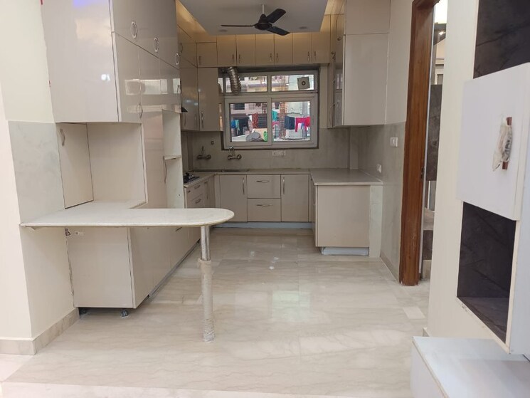 Room, south city 1 4 Bedroom 360 Sq.Yd. Builder Floor In South City 1 Gurgaon 9418656