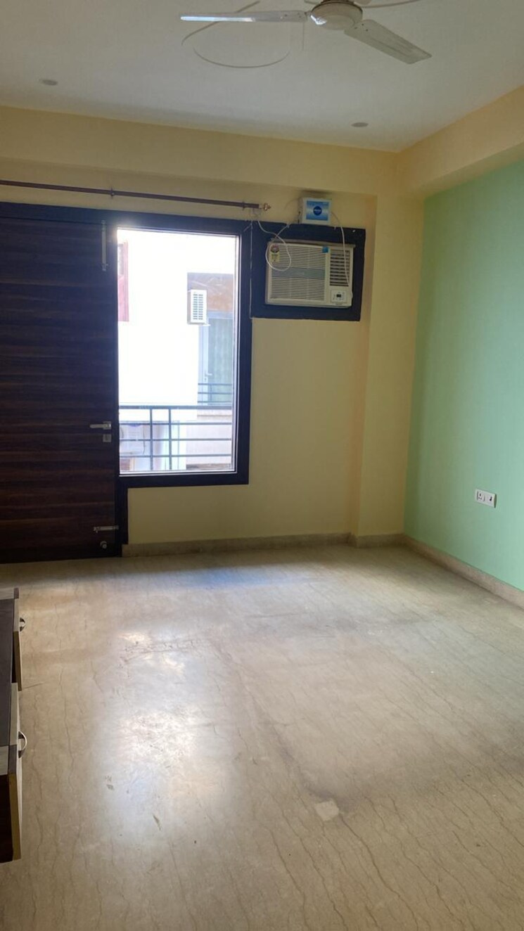 Room, sector 38 3 Bedroom 2650 Sq.Ft. Builder Floor In Sector 38 Gurgaon 9419148