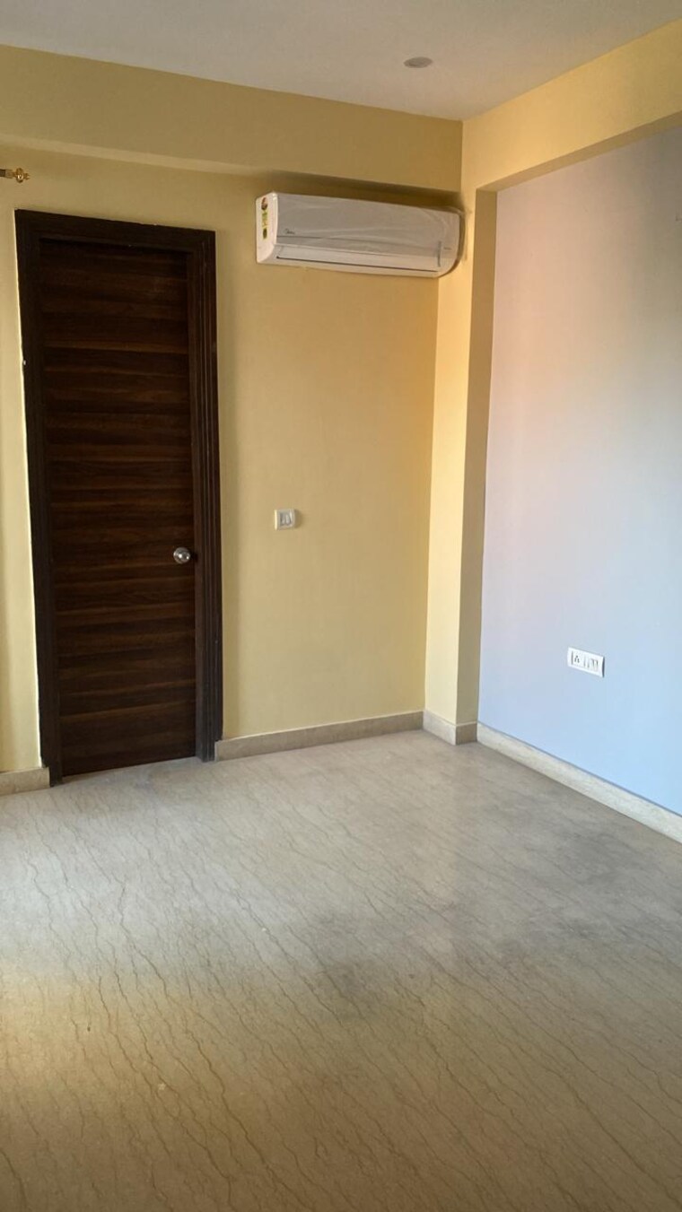 Room, sector 38 3 Bedroom 2650 Sq.Ft. Builder Floor In Sector 38 Gurgaon 9419148