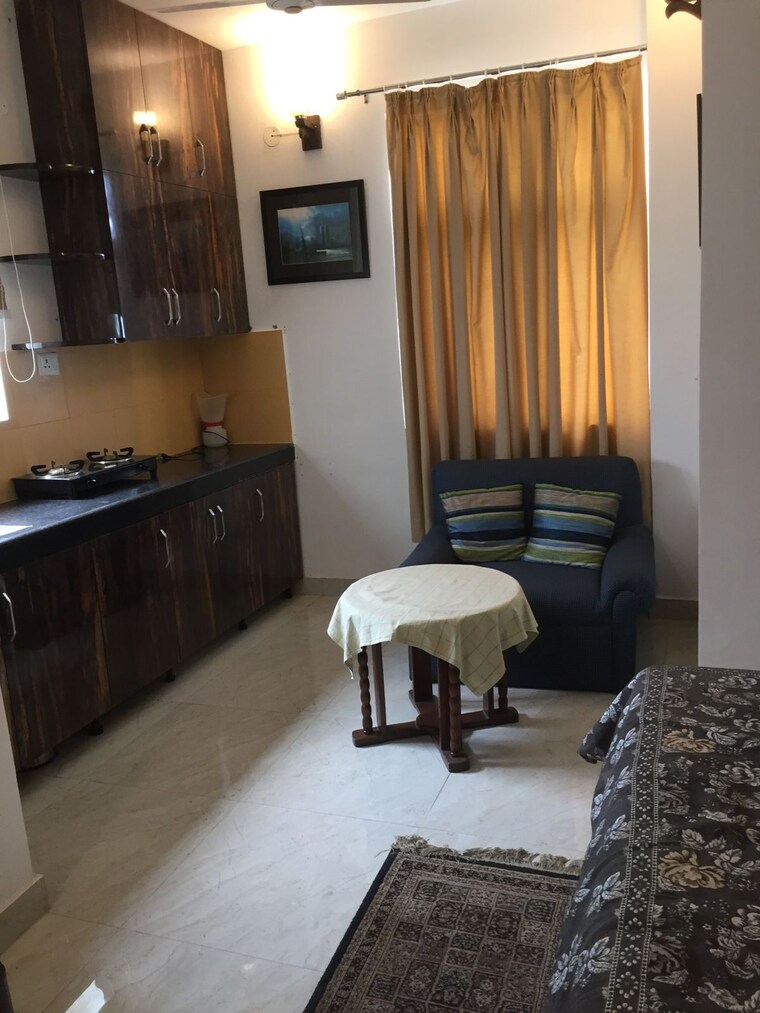 Living Room, defence colony 3 Bedroom 325 Sq.Yd. Builder Floor In Defence Colony Delhi 9419146