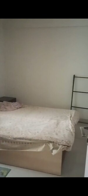 Room in 2 BHK Apartment at Kanika CHS, Andheri East – for Rent