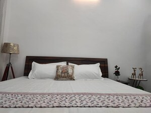 Bedroom in Studio Builder Floor at Sector 31 – for Rent