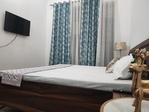 Bedroom in Studio Builder Floor at Sector 31 – for Rent