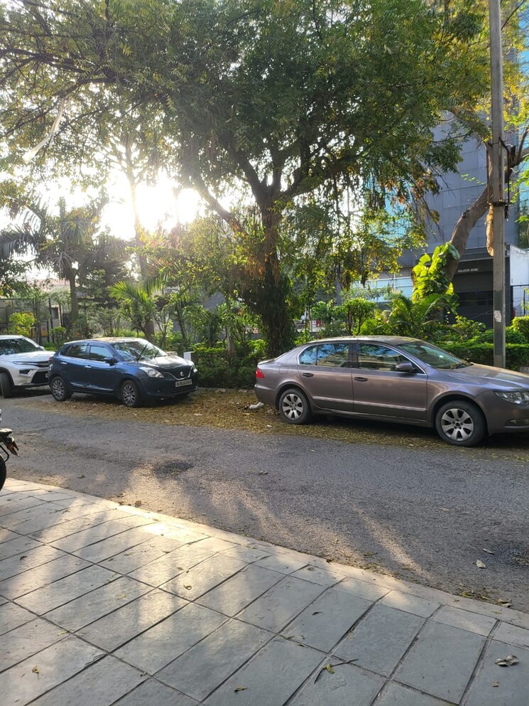  Parking, sector 31 Studio 650 Sq.Ft. Builder Floor In Sector 31 Gurgaon 9419176