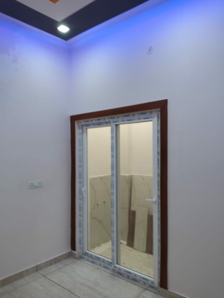 Room, indira nagar 3 Bedroom 1350 Sq.Ft. Villa In Indira Nagar Lucknow 9419186