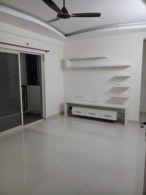 Room in 2 BHK Apartment at Meenakshi North Avenue, Thanisandra Main Road – for Rent