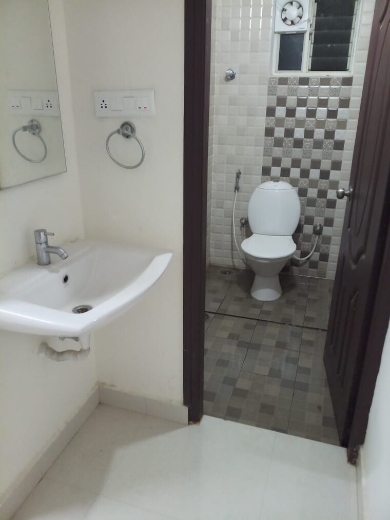 Bathroom, meenakshi-north-avenue 2 Bedroom 1250 Sq.Ft. Apartment In Thanisandra Main Road Bangalore 9419181