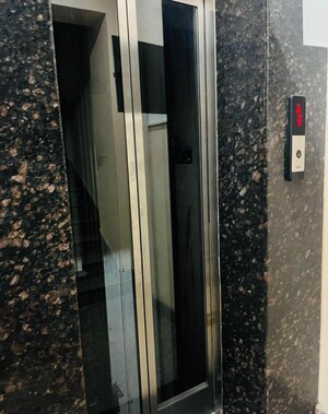 Building Lobby in 4 BHK Builder Floor at Sector 46 – for Rent