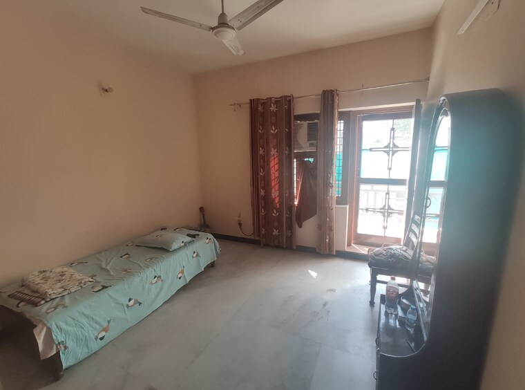 Room, sector 40 2 Bedroom 1365 Sq.Ft. Builder Floor In Sector 40 Gurgaon 9419280