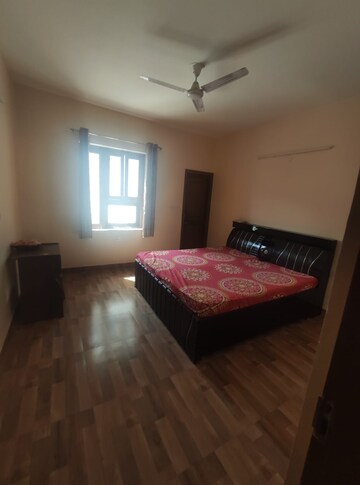Bedroom in 2 BHK Builder Floor at Sector 40 – for Rent
