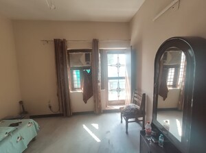 Building Lobby in 2 BHK Builder Floor at Sector 40 – for Rent