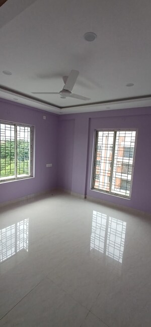 Room in 3 BHK Apartment at Kundan Plaza, Chinar Park – for Rent