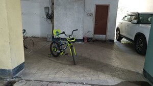 Parking in 3 BHK Apartment at Kundan Plaza, Chinar Park – for Rent