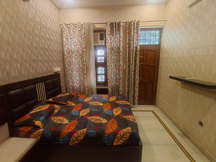 Bedroom, sector 31 3 Bedroom 1899 Sq.Ft. Builder Floor In Sector 31 Gurgaon 9419388