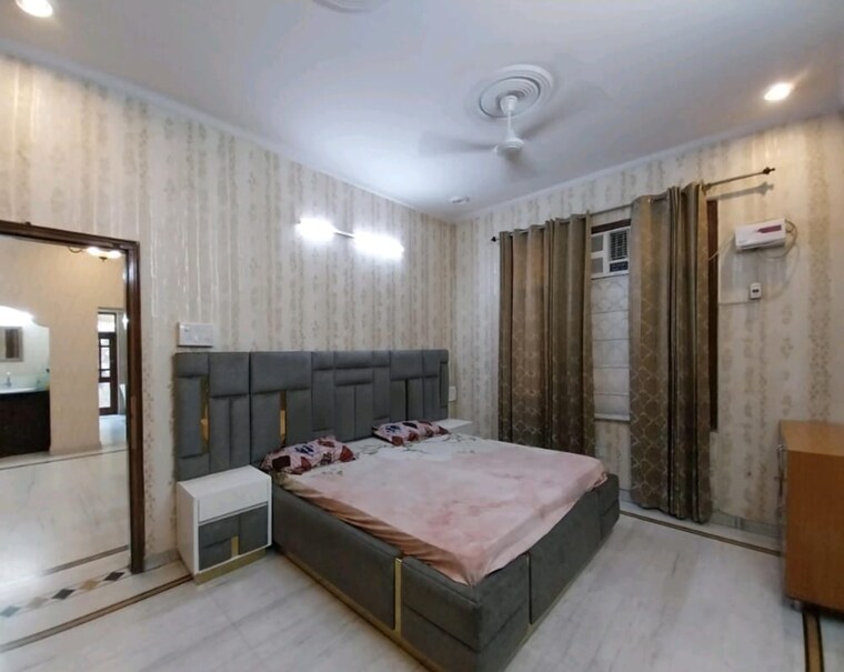 Bedroom, sector 31 3 Bedroom 1899 Sq.Ft. Builder Floor In Sector 31 Gurgaon 9419388