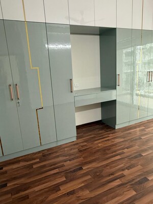 Room in 3 BHK Apartment at Indiabulls Sky Forest, Lower Parel – for Sale