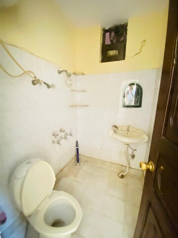 Master Bedroom in 2 BHK Builder Floor at Jaypee Yamuna Vihar Plots, Sector 22b Yamuna Expressway – for Rent